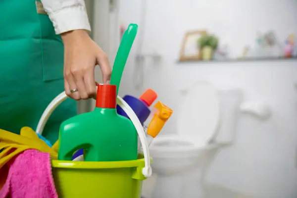 Nên dọn dẹp nhà vệ sinh mấy lần một tuần? 4 bí kíp làm sạch hiệu quả | Cleanipedia VN