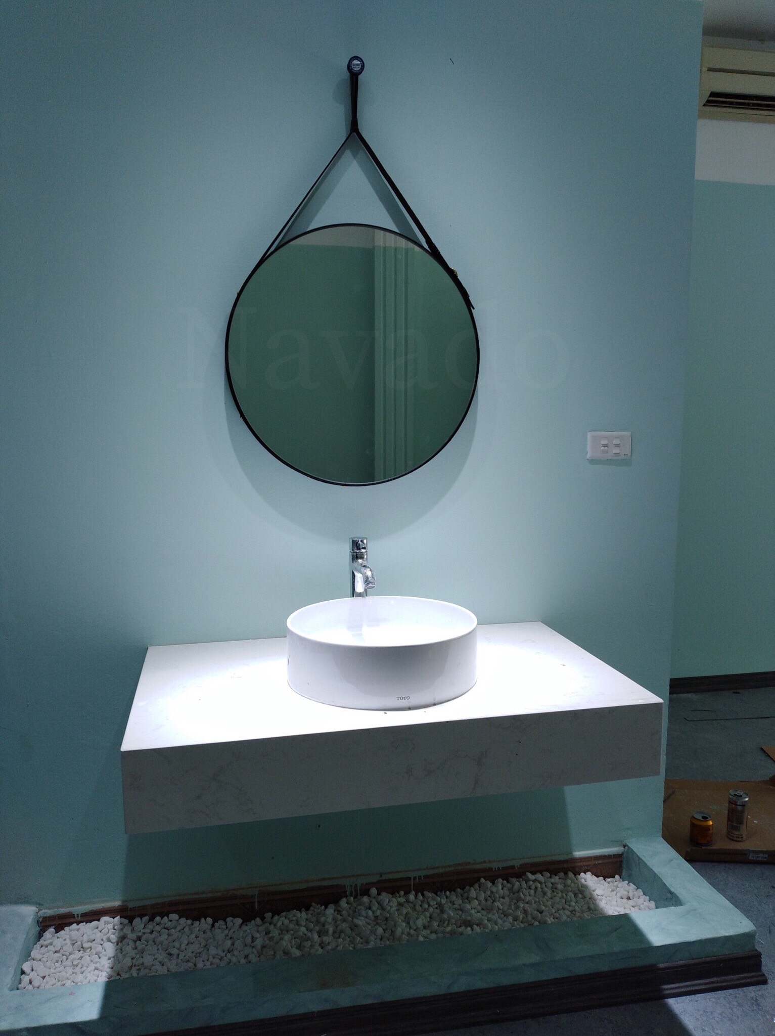 Sản xuất gia công gương tròn treo dây da phòng tắm 50cm